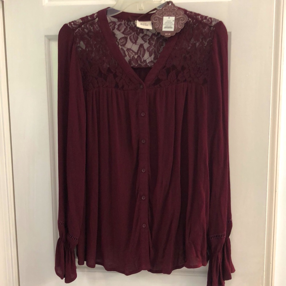 Women’s S/M Knox Rose burgundy/wine blouse. NWT